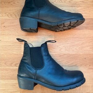 Black heeled Blundstones 8.5 W